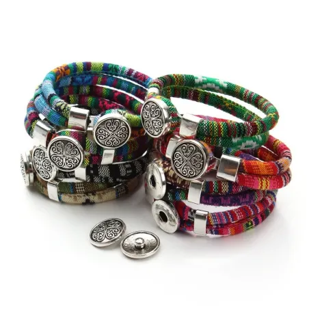 PulserasPulsera de estilo bohemio - algodón en capas de colores - plata tibetana - botón a presión