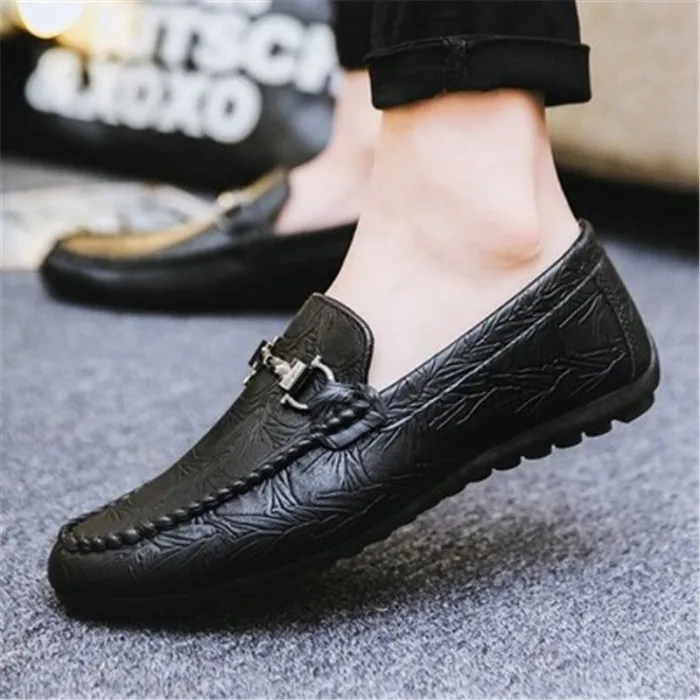 Moderiktiga platta skor för män - slip on loafers - äkta läder