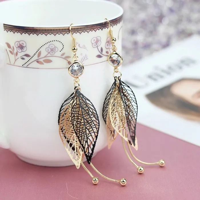Boucles d'oreilles longues feuilles creuses - avec zircon / perles