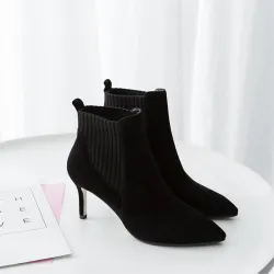 Stiefeletten mit Absatz - elastische Schlupfschuhe - spitzer Zeh