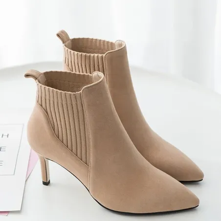 Ankelstøvletter med hæl - elastiske slip-on sko - spiss tå