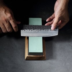 Pedra de amolar dupla face japonesa - afiador de facas - base de madeira