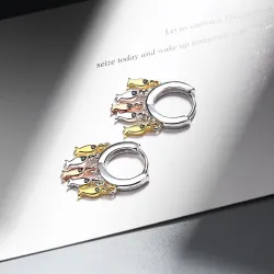 Små runda örhängen i silver - dingelfiskar