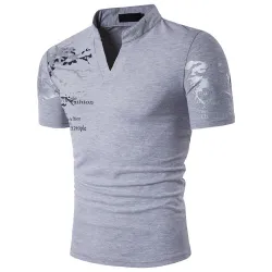 Trendig kortärmad t-shirt - stå-upp öppen krage - tryckta ärmar