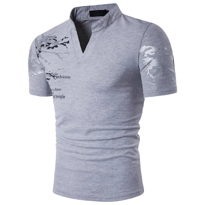 Trendig kortärmad t-shirt - stå-upp öppen krage - tryckta ärmar