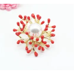 Rød koral med perle - guld broche