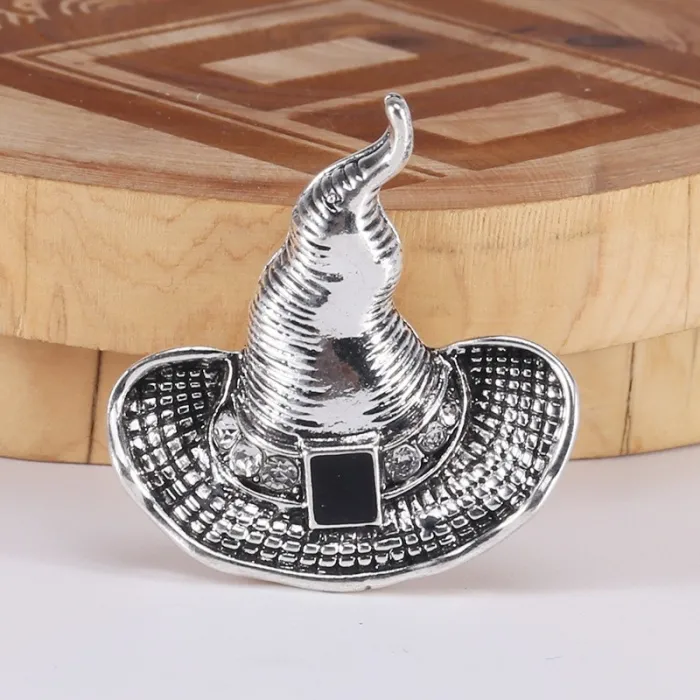 Metal witch hat - Halloween broochBrooches