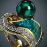 Eksklusiv vintage ring - grøn sten - krystaller