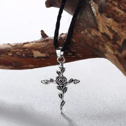 Pendentif croix rose - collier corde