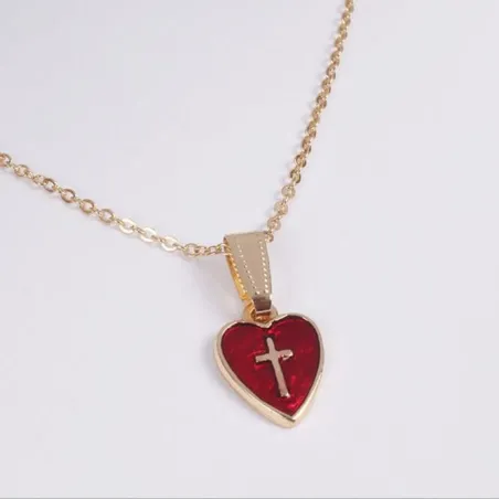 Roter herzförmiger Anhänger mit Kreuz - mit Halskette