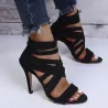 High-Heel-Pumps mit gekreuzten Streifen - knöchellang - Reißverschluss hinten