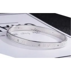 PulseraPulsera elegante - números romanos de la suerte huecos - acero titanio - unisex
