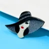 Dame au chapeau noir - broche