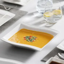 Elegant servis - middagsset i vitt porslin - koppar - fat - tallrikar