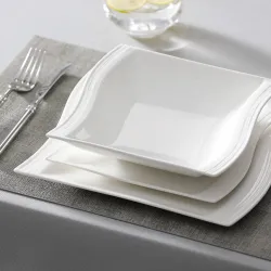 Elegant servis - middagsset i vitt porslin - koppar - fat - tallrikar