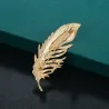 Broche plume dorée - avec cristaux