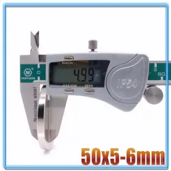 N35 - magnes neodymowy - mocna okrągła tarcza - z otworem 6 mm - 50 * 5 mmN35