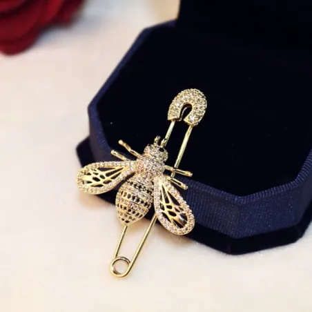 Abeille en or brillant - broche en cristal