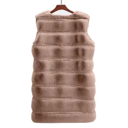 Elegant ermeløs kåpe - pelsvest