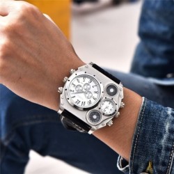 OULM 1349 - grande montre de sport - boussole - bracelet en cuir
