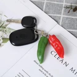 Dobbel rød / grønn chilipepper - nøkkelring