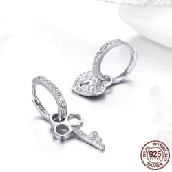 Asymmetriske øredobber i sølv - hjerte / nøkkel - med krystaller - 925 sterling sølv
