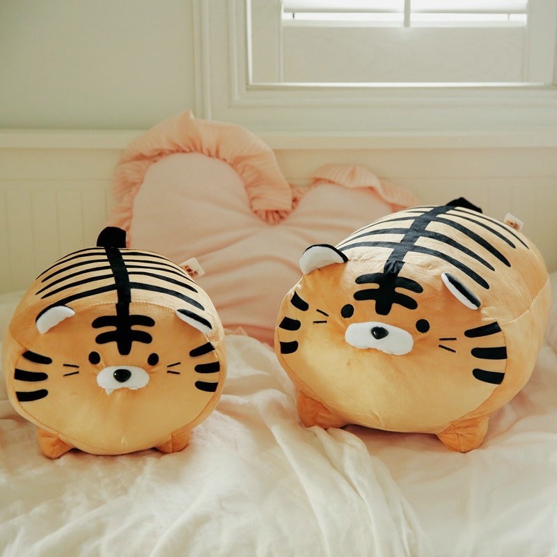 Gros tigre rond - peluche - coussin moelleux