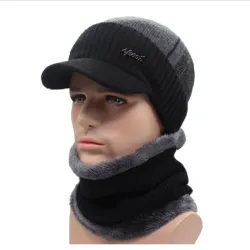 Cappello invernale da uomo con sciarpa - set
