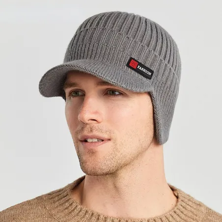 Warme Winter-Strickmütze - mit Schirm / Ohrenschutz