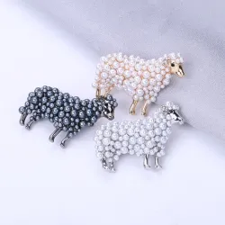Spilla di pecora con perle