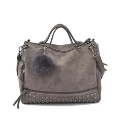 BolsasBolso vintage de piel nubuck con remaches / pompón de pelo