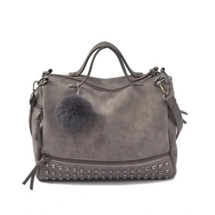 BolsasBolso vintage de piel nubuck con remaches / pompón de pelo