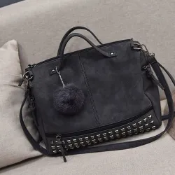 Vintage nubuck lædertaske med nitter / pels pom pom