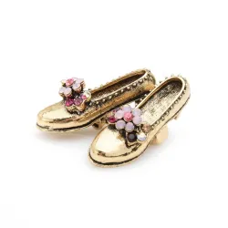 Broche rétro - chaussures dorées / fleurs strass
