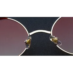 Lunettes de soleil rondes gothiques / steampunk - verres rouges - monture en métal - UV 400 - unisexe