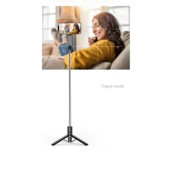 L15 - selfie stick - foldable mini tripod - with fill light - Bluetooth - remote shutterSelfie sticks