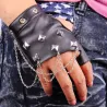 Sormeton nahkakäsine - niiteillä / ketjuilla - punk tyyli - unisex