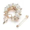 Fleur en cristal avec strass - broche élégante
