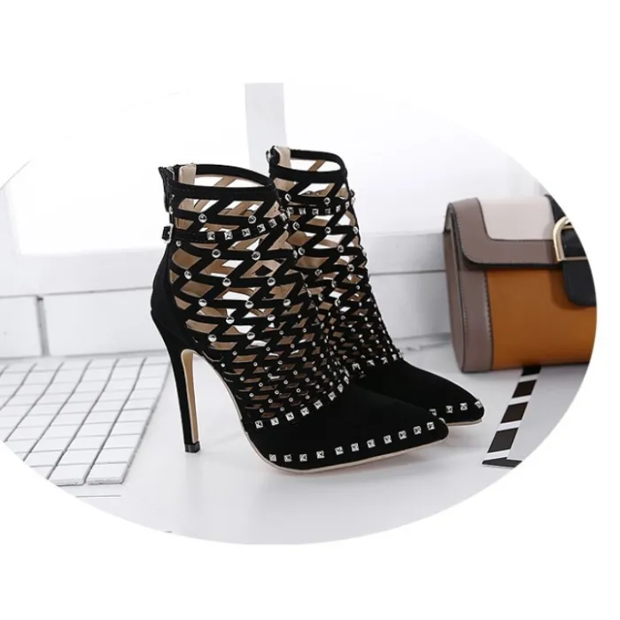 Bottines à talons hauts - design découpé - avec rivets / fermeture éclair
