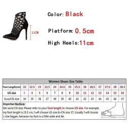 Bottines à talons hauts - design découpé - avec rivets / fermeture éclair