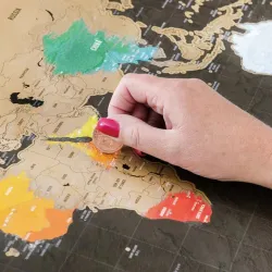 Czarna mapa zdrapka - mapa podróży po świecie - naklejka ściennaNaklejki Ścienne