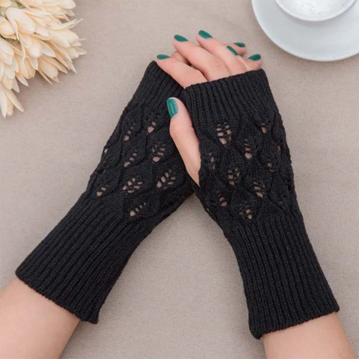 Lange gestrickte fingerlose Handschuhe