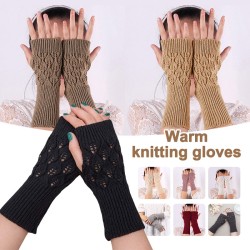 Lange strikkede fingerløse handsker