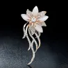 Fleur en cristal d'opale - broche élégante