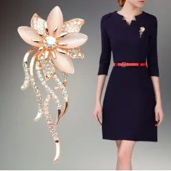 Opal krystalblomst - elegant broche