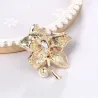 Flor com cristal/pérola - broche dourado