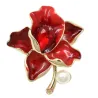 Fleur avec cristal / perle - broche dorée