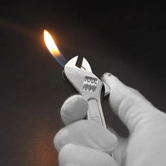 Skiftenøkkelformet lighter
