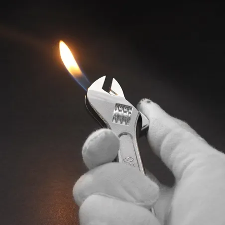 Skiftenøkkelformet lighter
