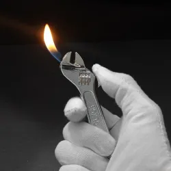 Skiftenøkkelformet lighter